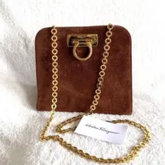 美品 サルヴァトーレフェラガモ チェーンショルダー ガンチーニ ゴールド金具