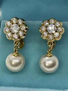 エレガントなクリップ式イヤリング