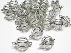 透かしパーツ シルバー色 ラウンド型 グラスビーズ入り ２０個セット！
