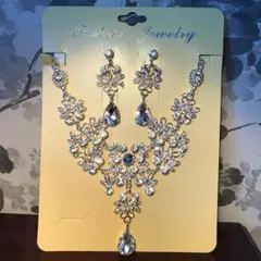 新品 未使用 ネックレス ブライダル ウェディング 結婚式 パーティー ピアス