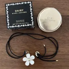 MARC JACOBS Daisy ペンダント Solid Perfumeのサムネイル