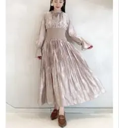 リリーブラウン ワンピース　ウエストリブサテンワンピース