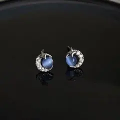ピアス 月 キラキラ 小さめ ムーン シンプル 猫目石 普段使い 上品 高見え