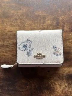 COACH フラワープリント 三つ折り財布