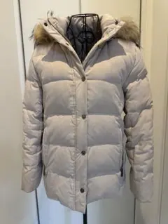 フード付きベージュ(ライトグレー）のダウンジャケット・レディースM