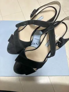 PRADA 黒 スエード サンダル アンクルストラップ
