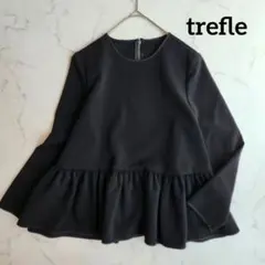 美品✨　trefle トレフルプラスワン　裾フリルフレアトップス　ブラウス　黒のサムネイル