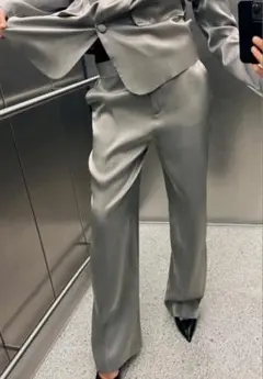 ZARA グレー サテン メタリック加工　ワイドレッグパンツ