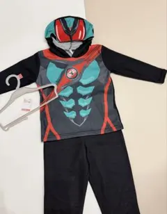 新品★ 仮面ライダーゼッツ　なりきり　フード付きパジャマ(上下セット)