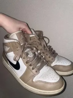 NIKE Air Jordan 1 Midスニーカー ベージュ