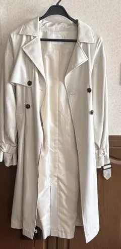 ボリュームトレンチコート