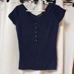 Le souk ネイビー Vネック トップスのサムネイル