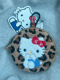 【新品タグ付】Hello Kitty レオパード柄 ポーチ カラビナ付きのサムネイル