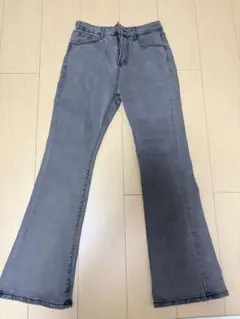 デニムパンツ　ジーンズフレアパンツ　グレー