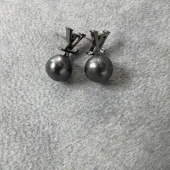 【中古】ルイヴィトン ピアス ブラック パール LV モノグラム 平野紫耀のサムネイル