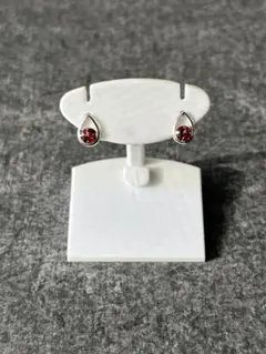 k10ピアス　ホワイトゴールド　10金スタッドピアス　ガーネット　ドロップ型　雫