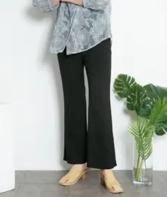 『KBF』サイドスリットフレアパンツ ブラックのサムネイル
