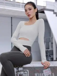 新品未使用タグ付　ゼクシィミックス　ヨガウェア ジムウェア　xexymix 長袖