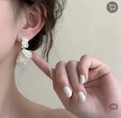 ✨️タイムセール中✨️花びら クリスタル ピアス かわいい 白 オシャレ