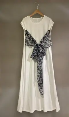 花柄リボン付きノースリーブワンピース