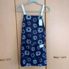 【新品/未使用】花柄ネイビーエプロン コットン100%　M〜Lサイズ