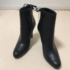 ファー付き天然皮革のショートブーツ