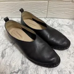 【TSUHARU】ツハル　Ｖカットフラットシューズ　黒　レザー　23.5のサムネイル