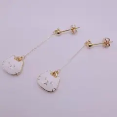 白猫デザインピアス
