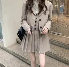 ベージュ セットアップ プリーツスカートブラウス