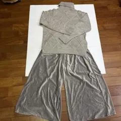 タートルネックセーターとワイドパンツセットアップ グレー