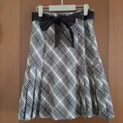 RR25010【新品未使用】サイドプリーツ　チェック柄　ひざ丈　フレア　スカート