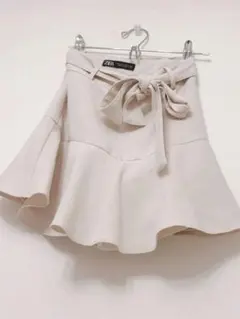 美品⭕️ZARA ザラ　フレア　リボン　スコート　ホワイト　XS ミニスカートのサムネイル