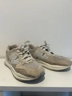 New Balance ベージュ スニーカー