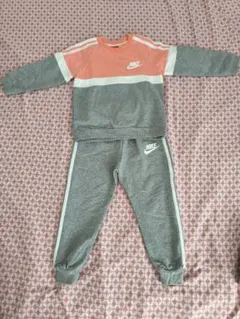 Nike トレーナーとスウェットパンツ セット