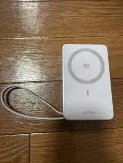 格安　UGREEN 10000mAh ワイヤレスモバイルバッテリー　ケーブル内蔵のサムネイル