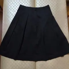 QUEENS COURT 黒プリーツスカート サイズ1のサムネイル