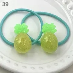 キッズフルーツヘアゴム　2個セット　キラキラパイナップル　ハンドメイド　レジン