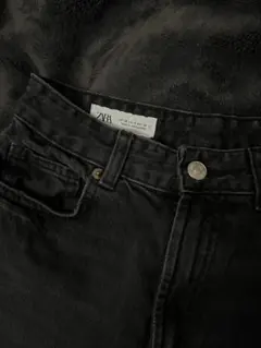 ZARA ブラック ストレートデニム フリンジ裾