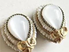 年代物 当時物コスチュームジュエリー 繊細なホワイト系 vintageイヤリング