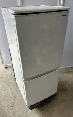 名古屋市内無料配送39★シャープ 2020年製 137L冷蔵庫 中古動作品 名古屋市内無料配送39☆シャープ 2020年製 137L冷蔵庫 中古動作品