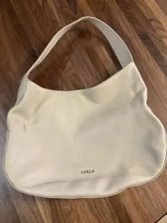 FURLA アイボリー ショルダーバッグ