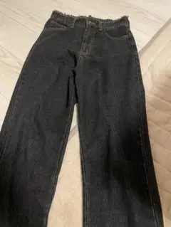 BEAMS ダークグレー ストレートデニム フリンジ仕上げ