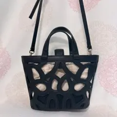美品 ZARA ザラ カットアウト デザイン ショルダーバッグ ブラック