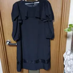 FLICKAフリッカ 黒 フリル付き 膝丈ワンピースサイズO　7分袖