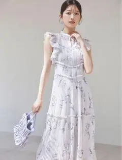 美品　snidel Sustainableプリントプリーツワンピース BLU