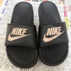 NIKE サンダル ブラックエナメルピンク　24cmのサムネイル