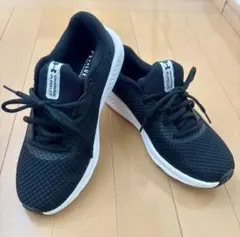 美品❣️アンダーアーマー UNDER ARMOUR ランニングシューズ24.5㎝
