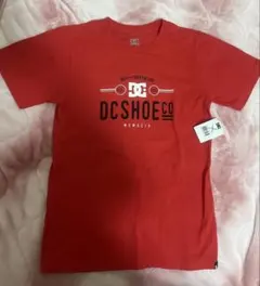 新品　未使用　タグ付き　DC レッド Tシャツ Mサイズ アウトレットのサムネイル