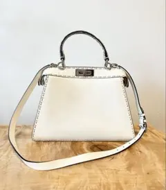 FENDI ピーカブー セレリア ミディアム ホワイト 白 ISeeUパイソンのサムネイル
