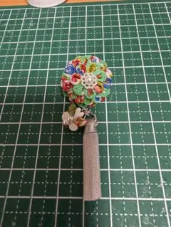 つまみ細工　　ハンドメイド　ブローチ